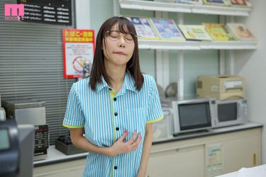 【レビュー】篠真有：『視姦に興奮する地味メガネJカップのコンビニ深夜バイト羞恥ノーブラ勤務チャレンジ 篠真有』